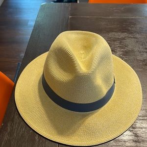 Bahama  Hat brand new with tag. Nice color math with anything or for vacation